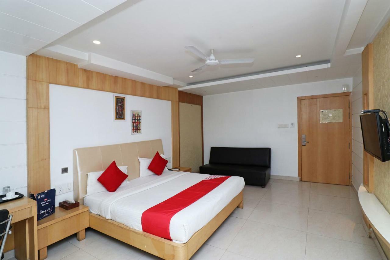 Oyo 5843 Hotel Yash Inn Mirzāpur Eksteriør bilde