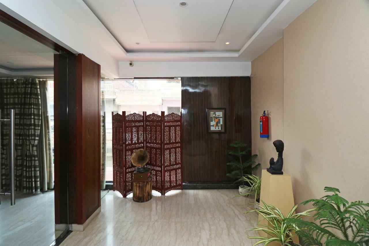Oyo 5843 Hotel Yash Inn Mirzāpur Eksteriør bilde