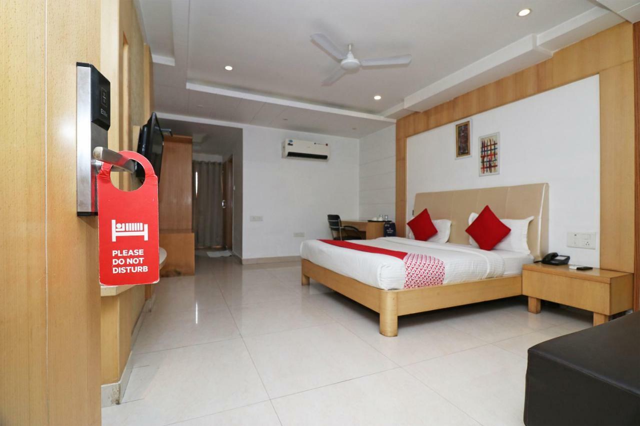 Oyo 5843 Hotel Yash Inn Mirzāpur Eksteriør bilde