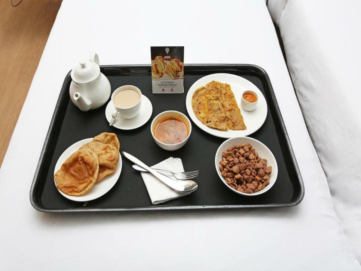 Oyo 5843 Hotel Yash Inn Mirzāpur Eksteriør bilde