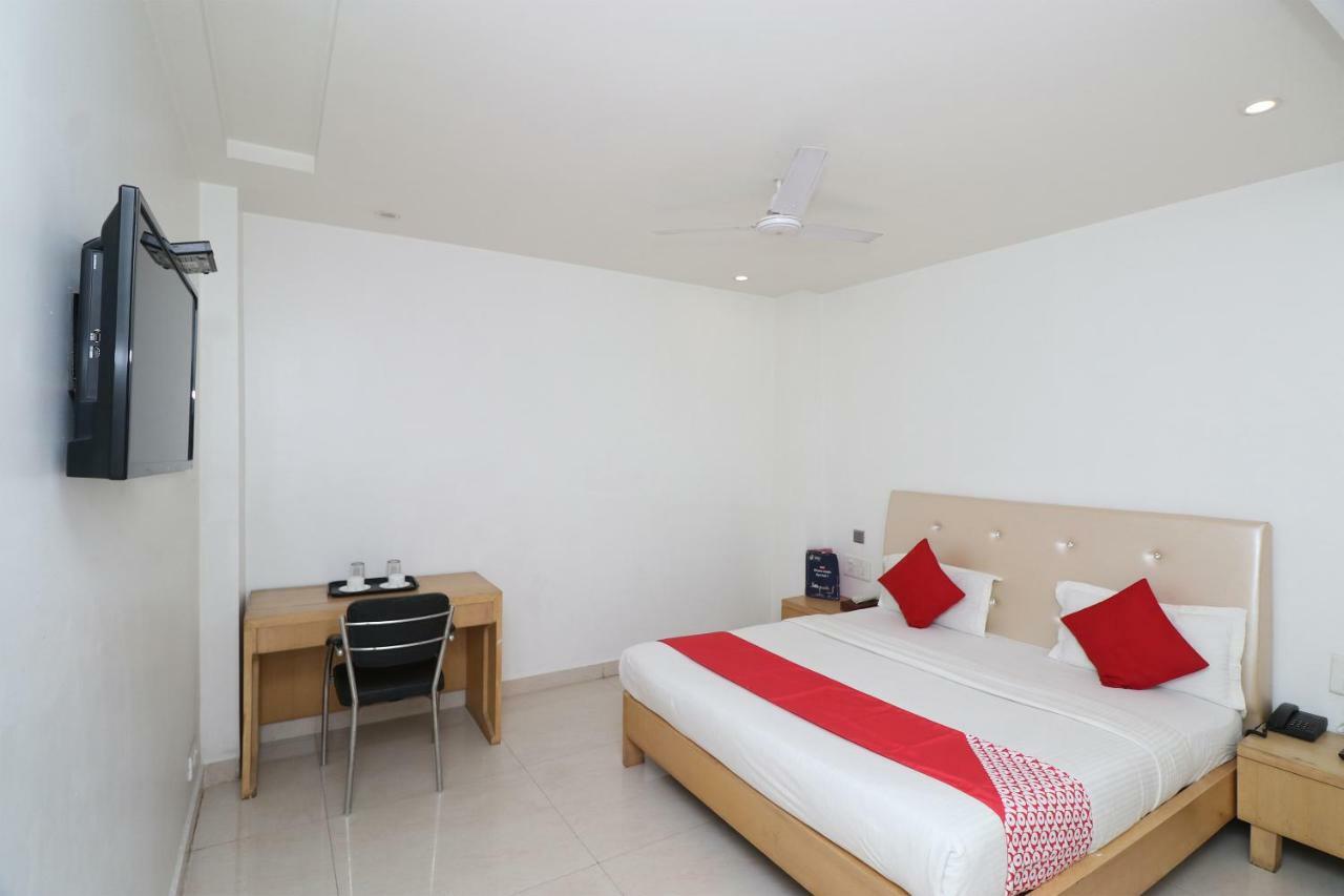 Oyo 5843 Hotel Yash Inn Mirzāpur Eksteriør bilde