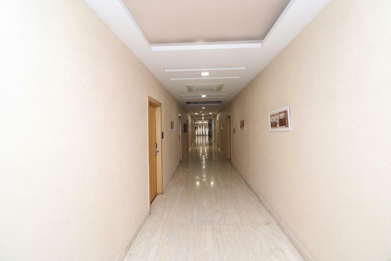 Oyo 5843 Hotel Yash Inn Mirzāpur Eksteriør bilde