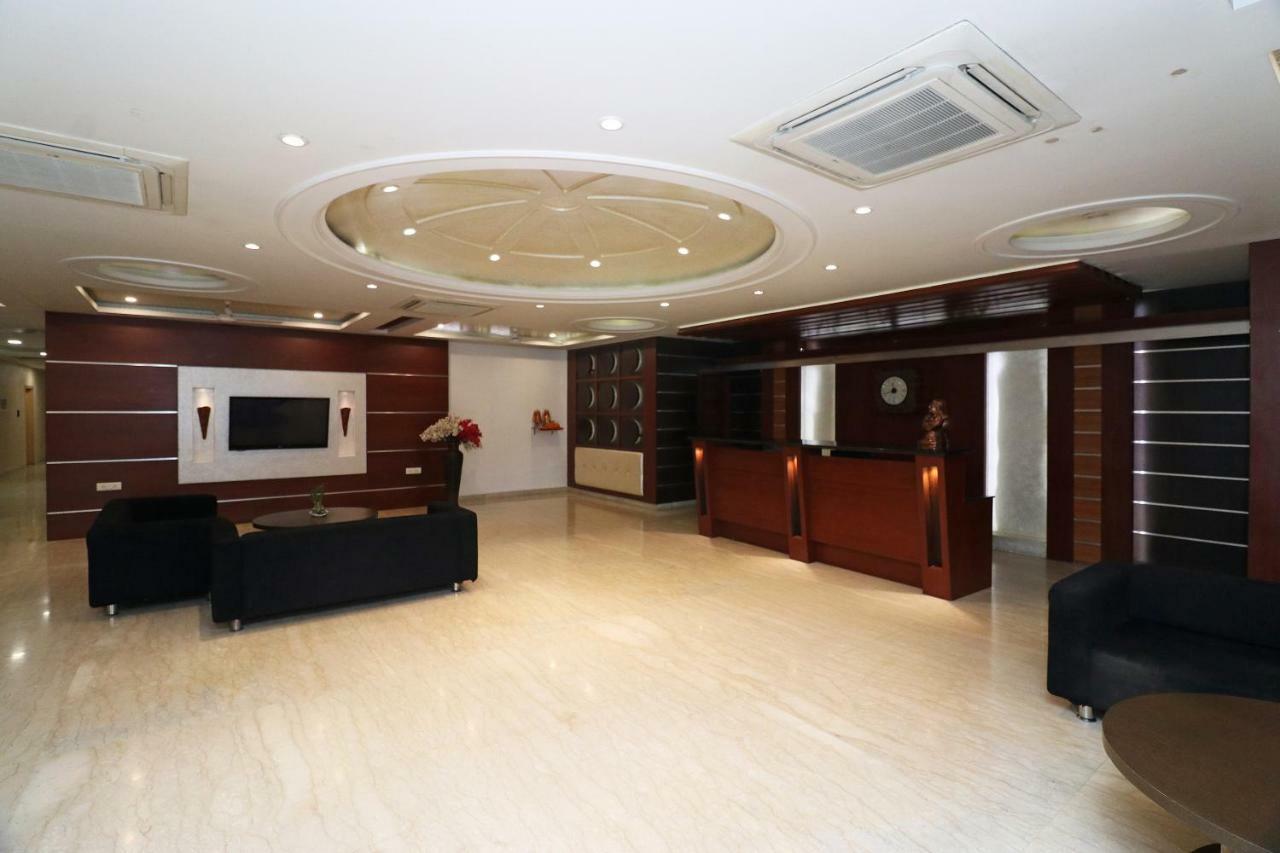 Oyo 5843 Hotel Yash Inn Mirzāpur Eksteriør bilde