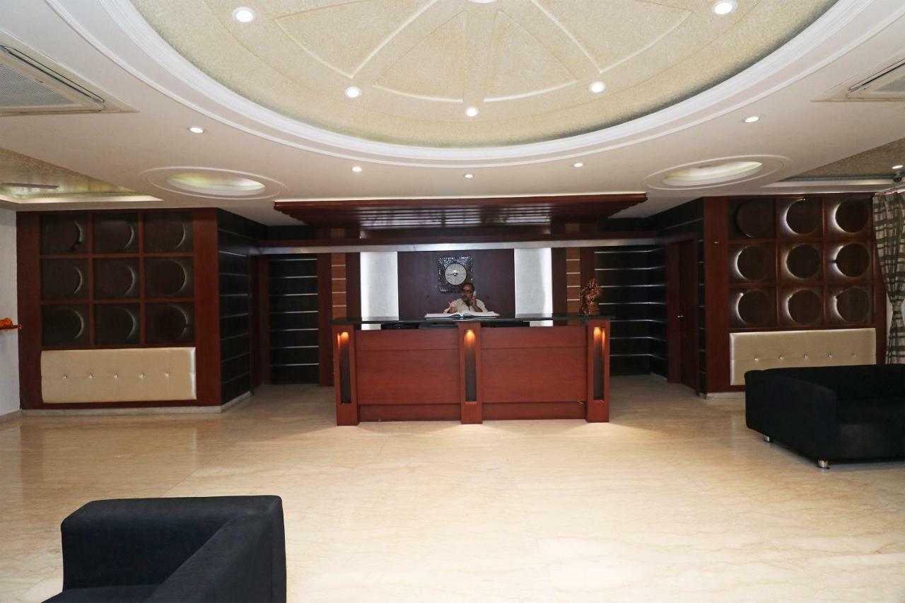 Oyo 5843 Hotel Yash Inn Mirzāpur Eksteriør bilde