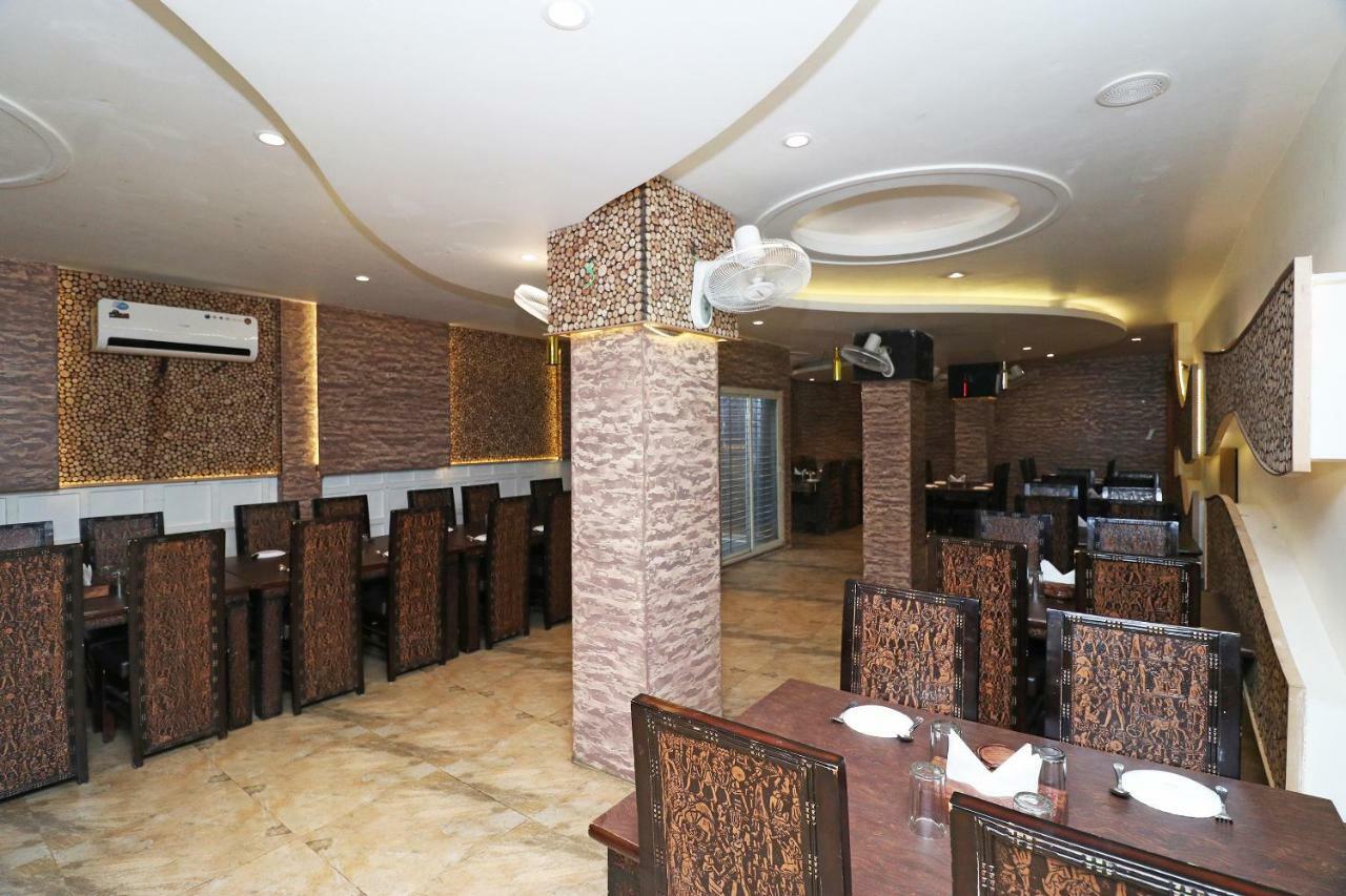 Oyo 5843 Hotel Yash Inn Mirzāpur Eksteriør bilde